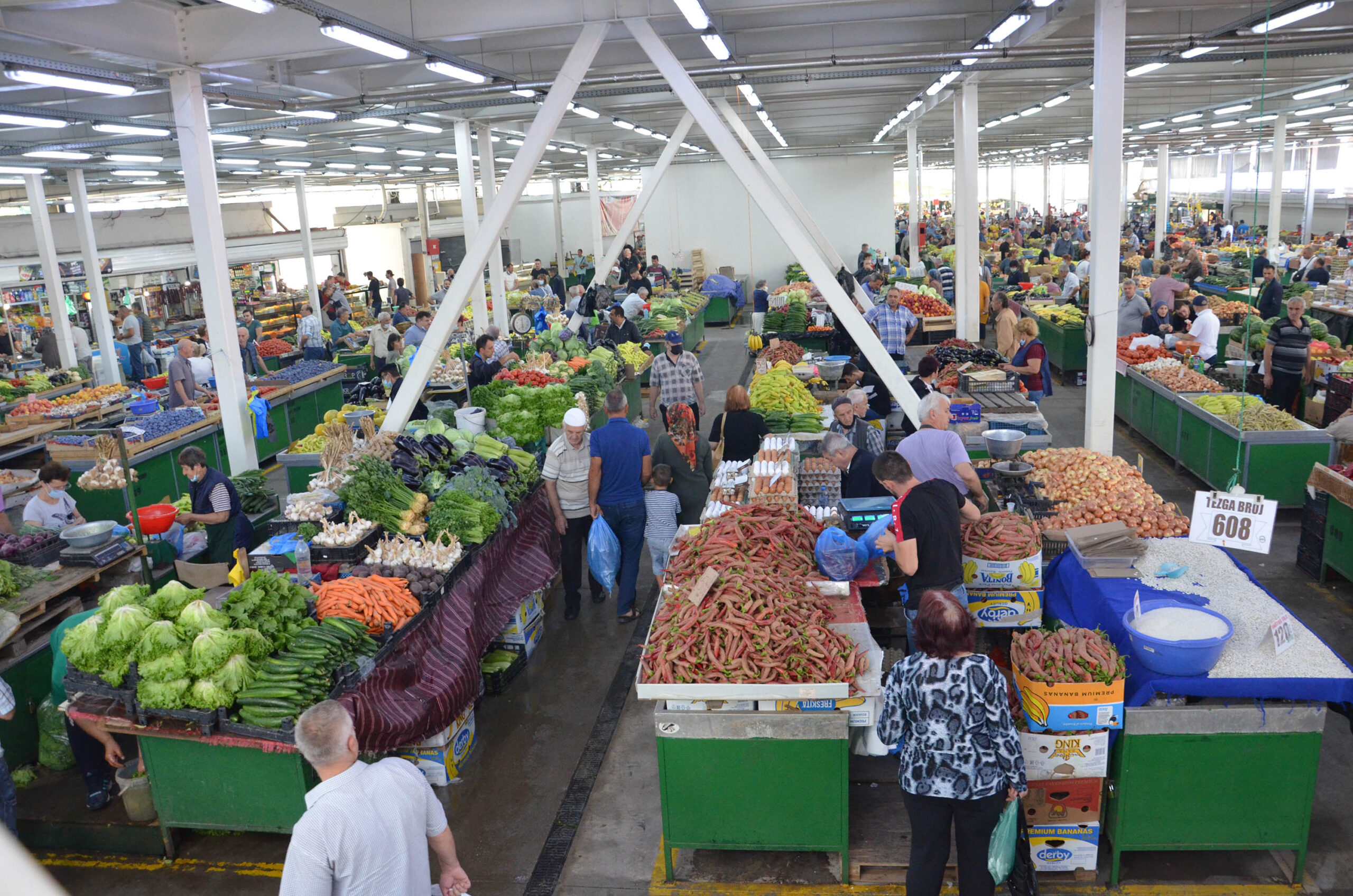 Crowds at Bit Pazar, Skopje's oldest and largest market