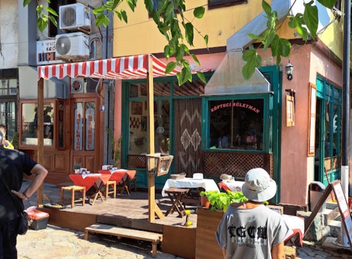 Grill houses in Skopje's Old Bazaar where you find the best kebapi